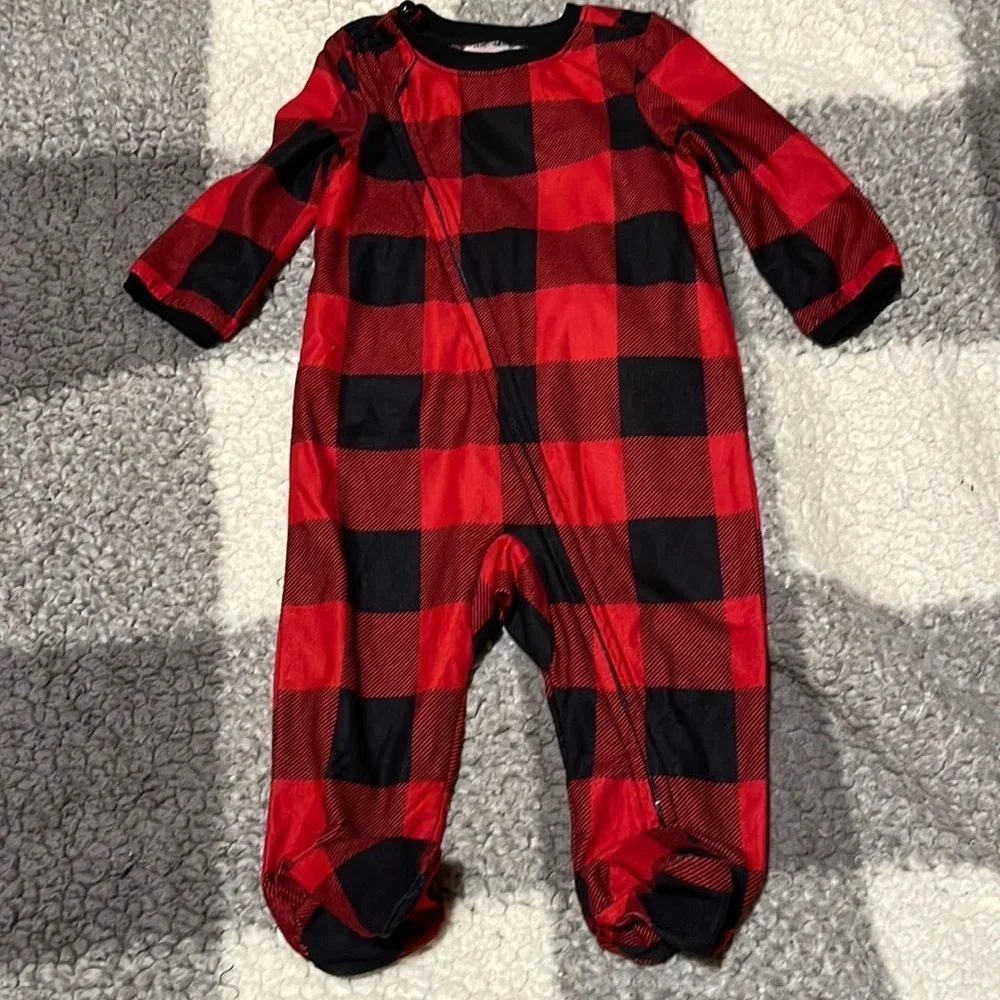 North Pole Infant Buffalo Plaid Buffalo Check Footed Pajamas Size 6 Months